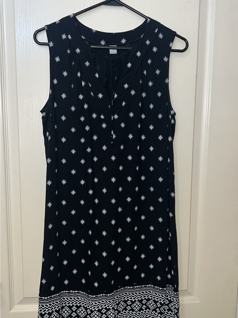 Old Navy Black Sleeveless Midi Dress with White Geometric Print